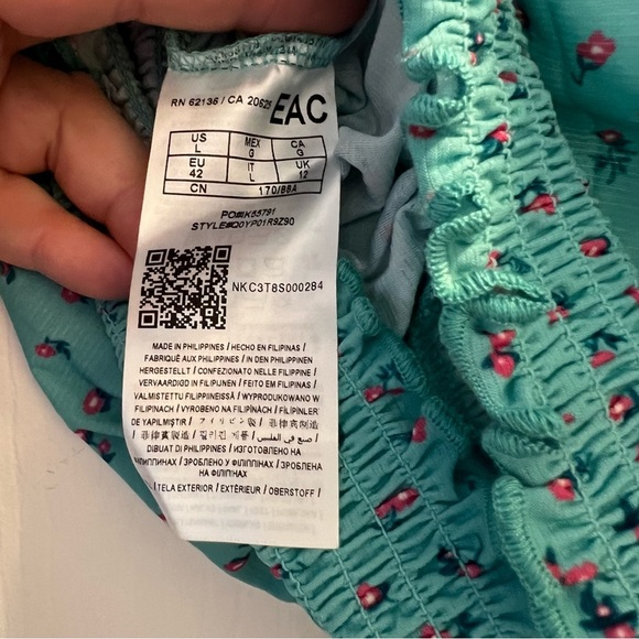 Guess
Guess long sleeve crop top floral pattern. Size L - Picture 9 of 12